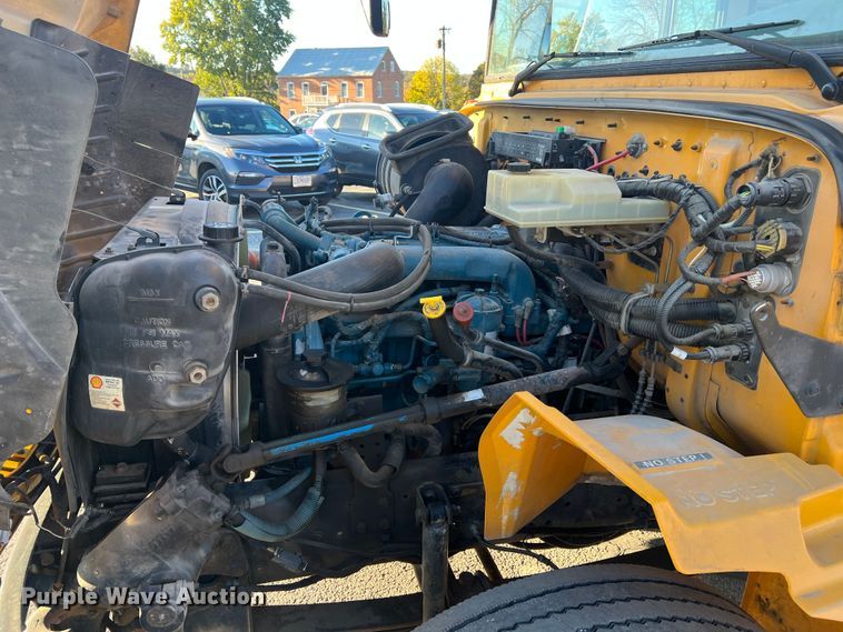 image for item MR9982 2006 International CE300  school bus