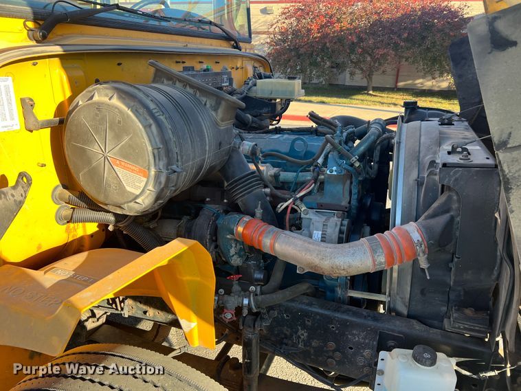 image for item MR9982 2006 International CE300  school bus