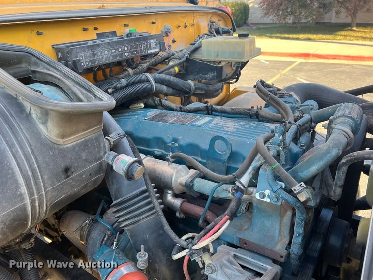 image for item MR9982 2006 International CE300  school bus