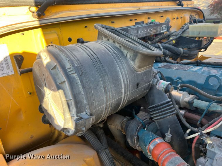 image for item MR9982 2006 International CE300  school bus