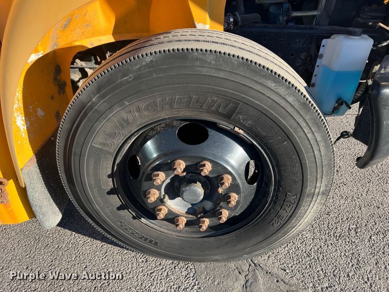 image for item MR9982 2006 International CE300  school bus