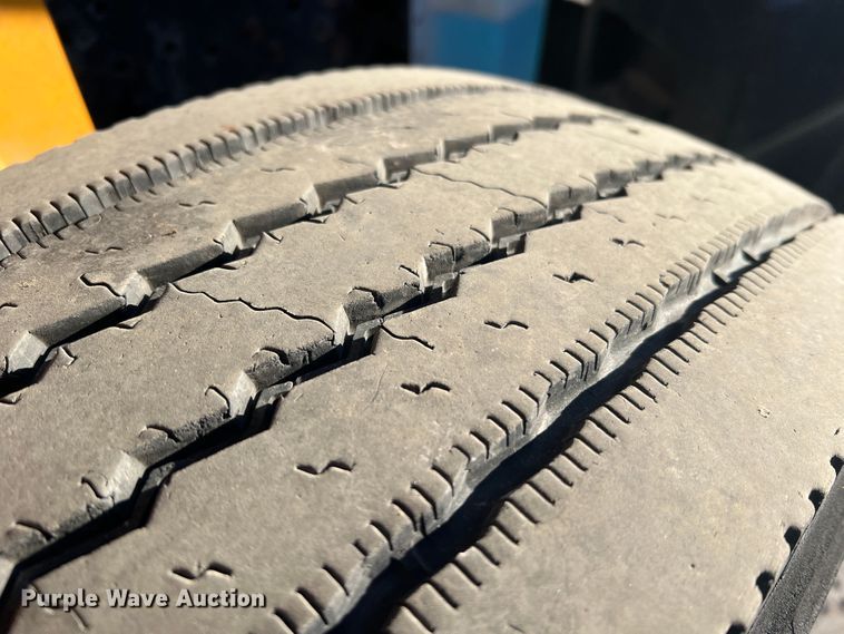 image for item MR9982 2006 International CE300  school bus