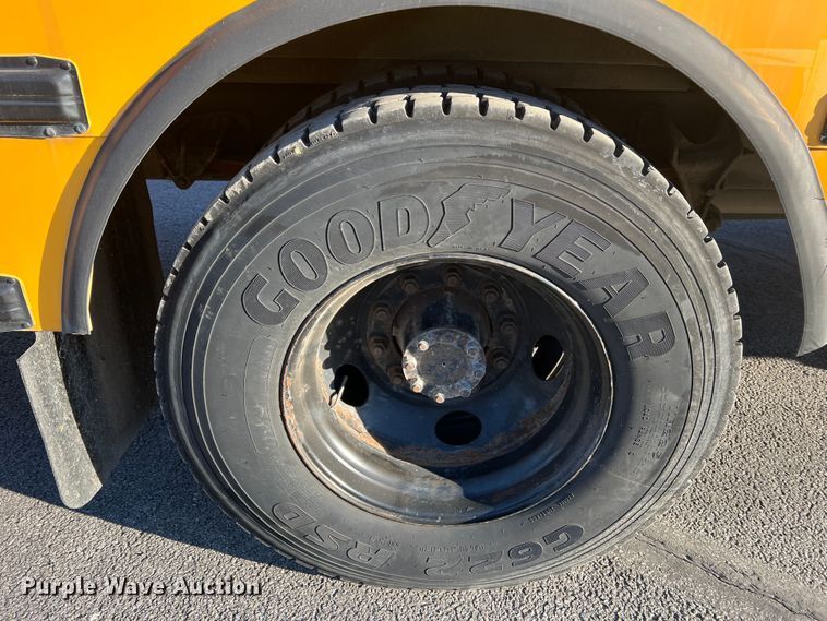 image for item MR9982 2006 International CE300  school bus