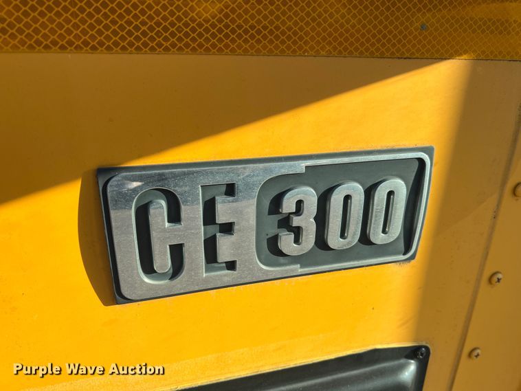 image for item MR9982 2006 International CE300  school bus