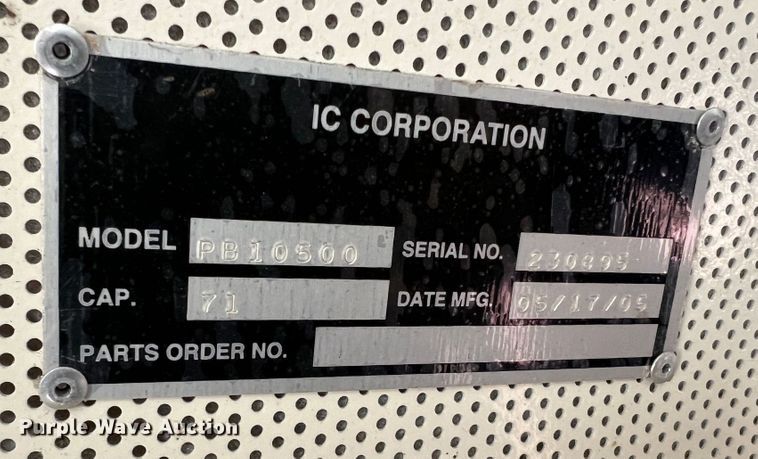 image for item MR9982 2006 International CE300  school bus
