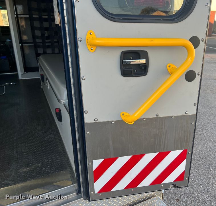 image for item MR9987 2013 Chevrolet Express G3500  ambulance