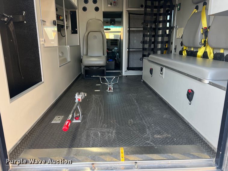 image for item MR9987 2013 Chevrolet Express G3500  ambulance