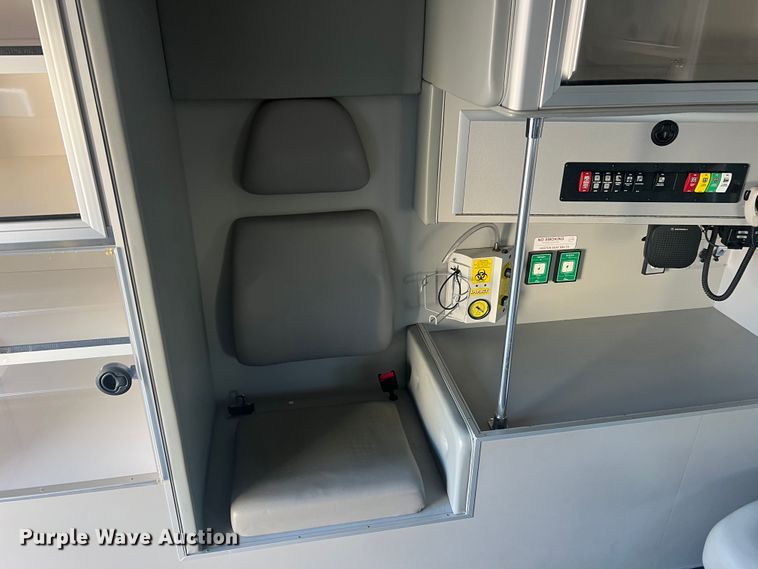 image for item MR9987 2013 Chevrolet Express G3500  ambulance