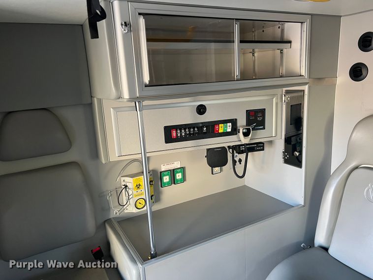 image for item MR9987 2013 Chevrolet Express G3500  ambulance