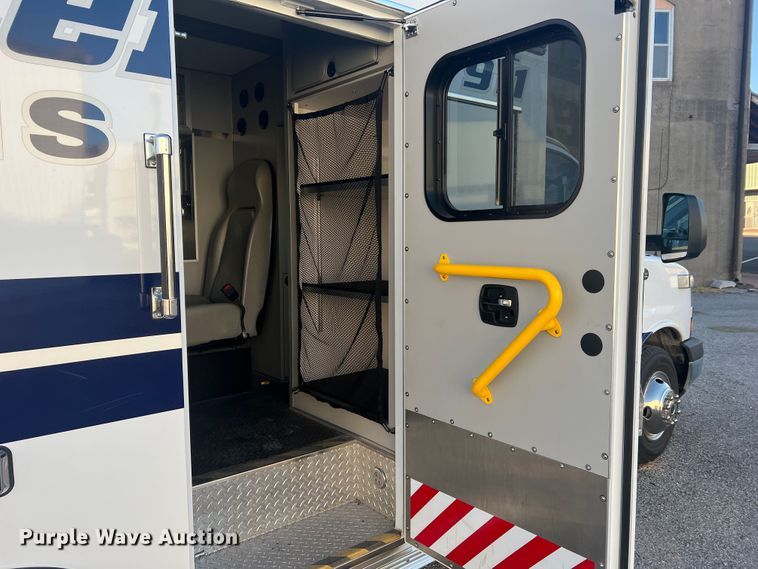 image for item MR9987 2013 Chevrolet Express G3500  ambulance