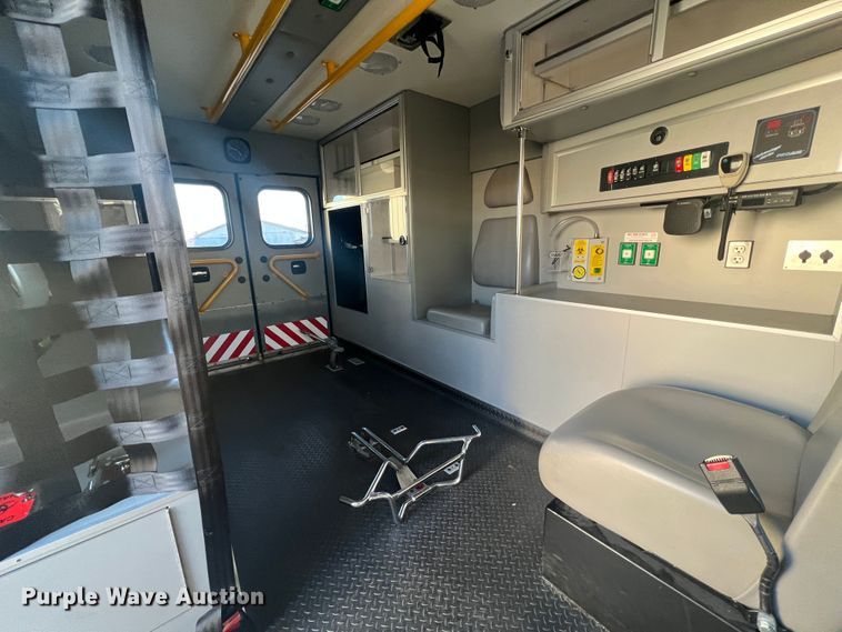 image for item MR9987 2013 Chevrolet Express G3500  ambulance