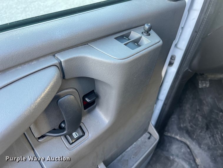 image for item MR9987 2013 Chevrolet Express G3500  ambulance