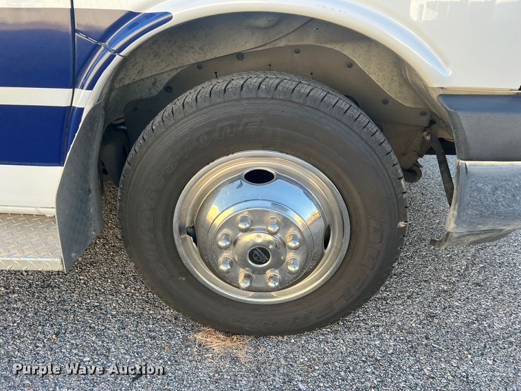 image for item MR9987 2013 Chevrolet Express G3500  ambulance