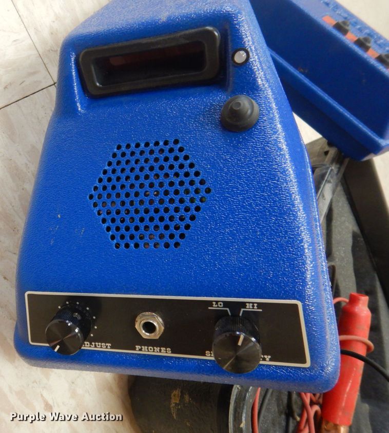 image for item MW9318 Goldak 5600  utility locator