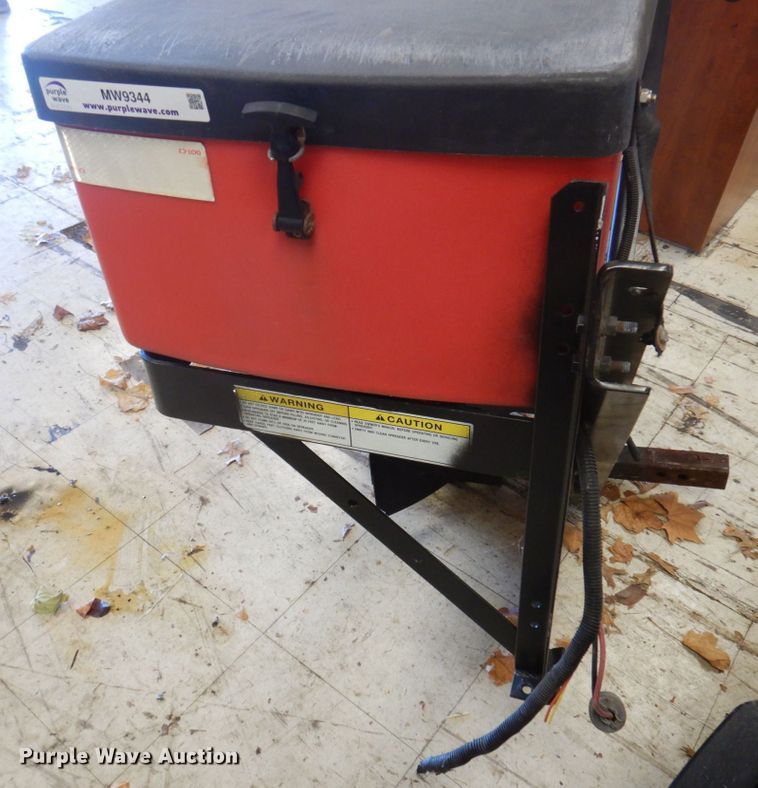 Western 1000 spreader in Boonville, MO | Item MW9344 sold | Purple