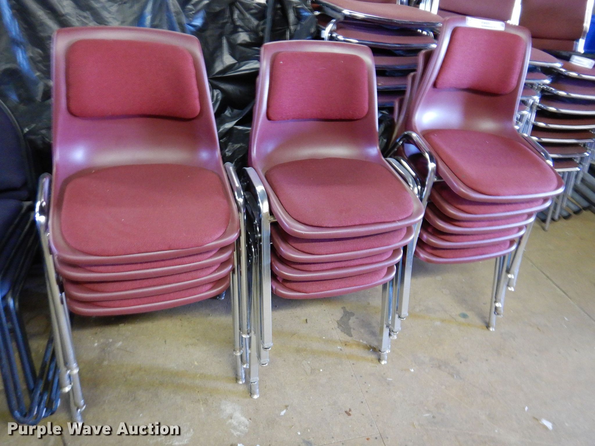 (23) chairs in Centerville, IA Item KW9293 sold Purple Wave