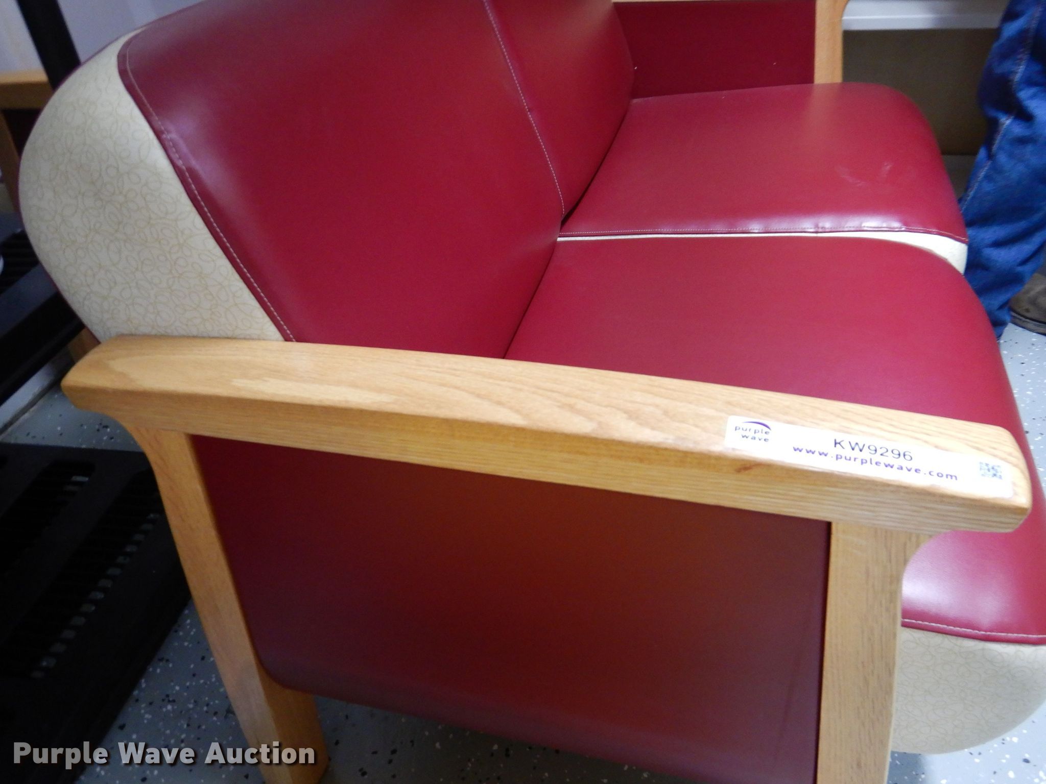 Furniture in Centerville, IA Item KW9296 sold Purple Wave