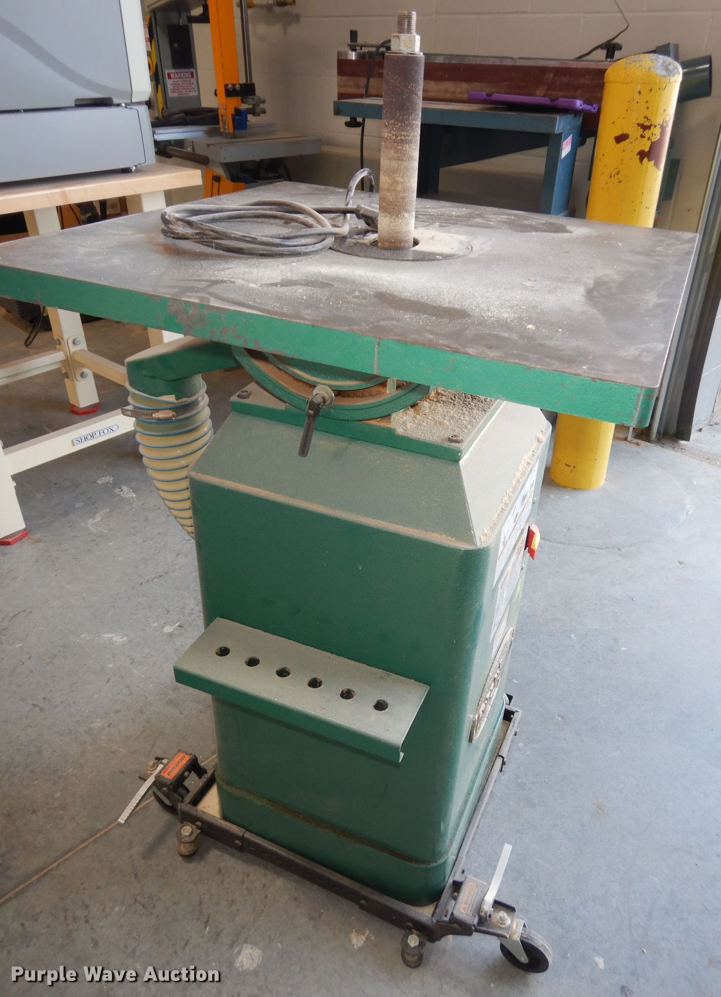 2012 Grizzly G1071 oscillating spindle sander in Gardner, KS Item LG9799 sold Purple Wave