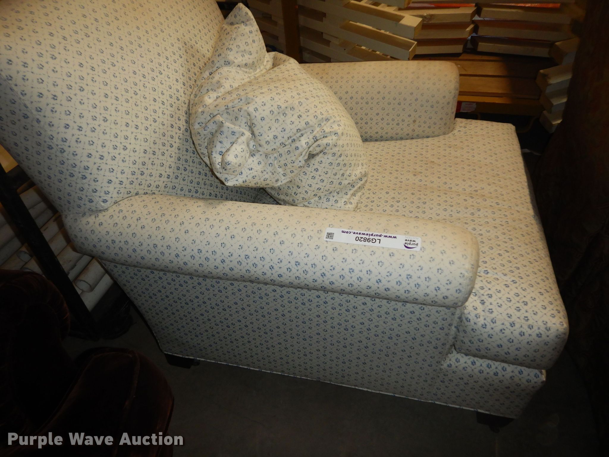 Furniture in Edgerton, KS Item LG9820 sold Purple Wave