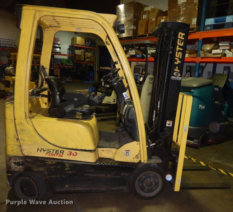 image for item DI6822 Hyster S30FT  forklift