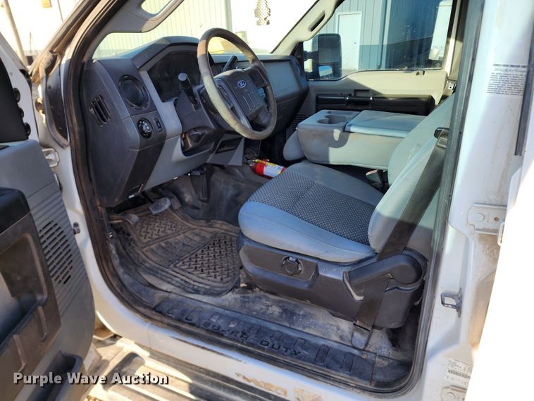 image for item DM4807 2014 Ford F550 Super Duty  flatbed truck