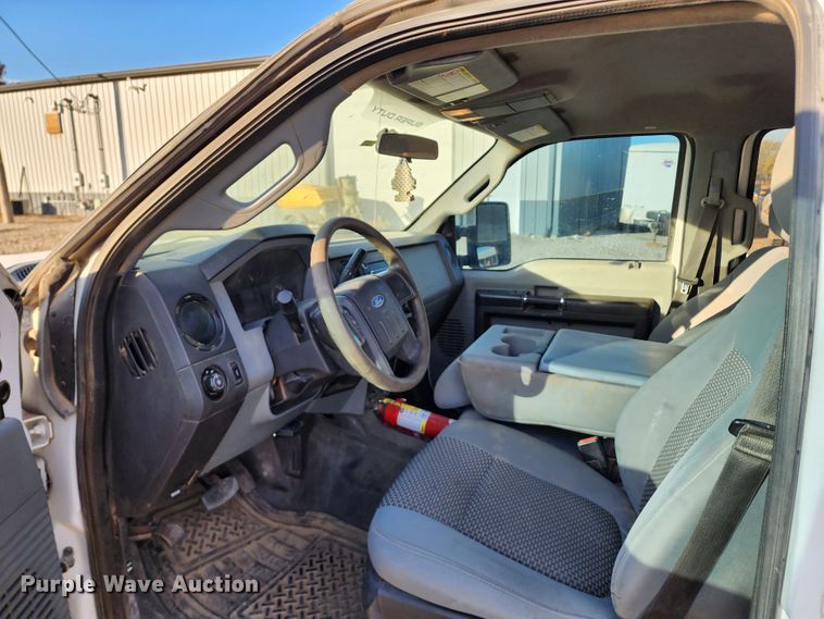 image for item DM4807 2014 Ford F550 Super Duty  flatbed truck