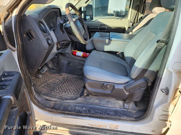 image for item DM4807 2014 Ford F550 Super Duty  flatbed truck