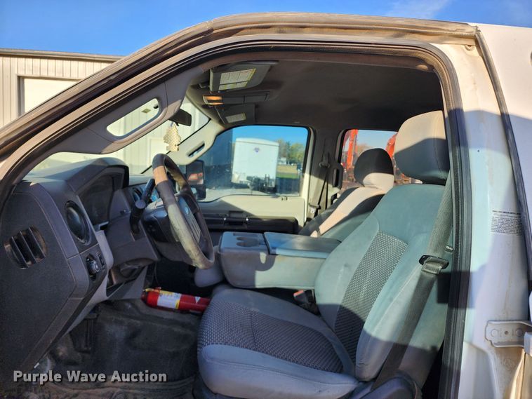 image for item DM4807 2014 Ford F550 Super Duty  flatbed truck