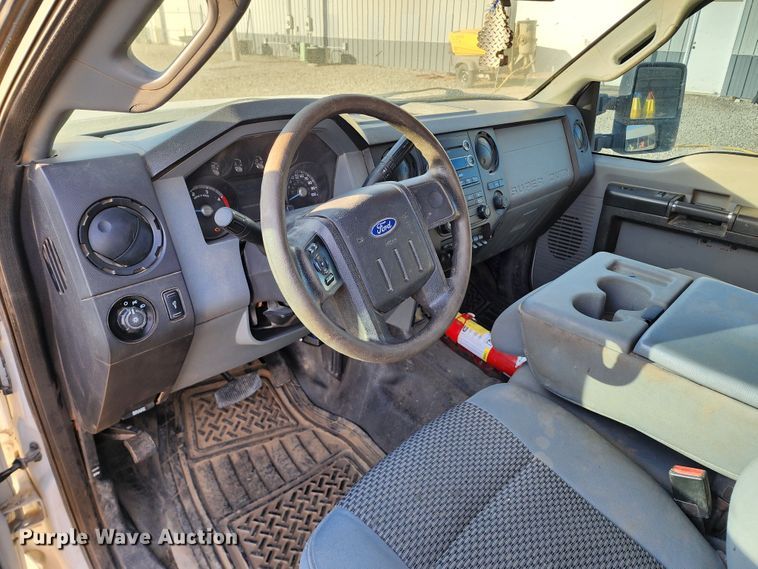 image for item DM4807 2014 Ford F550 Super Duty  flatbed truck