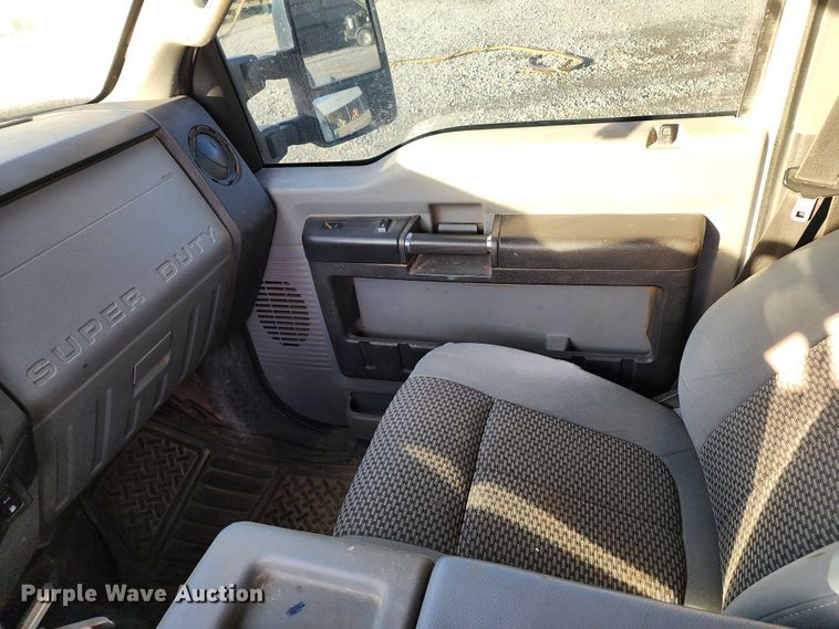 image for item DM4807 2014 Ford F550 Super Duty  flatbed truck