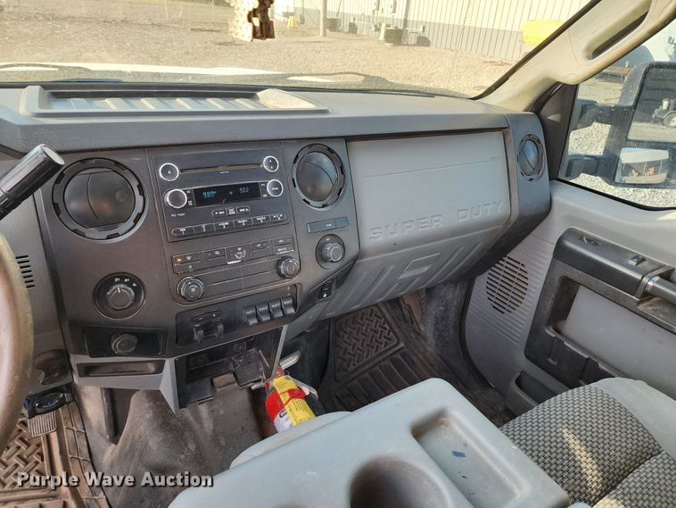 image for item DM4807 2014 Ford F550 Super Duty  flatbed truck