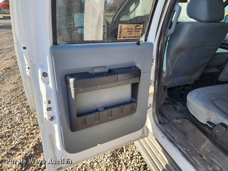 image for item DM4807 2014 Ford F550 Super Duty  flatbed truck