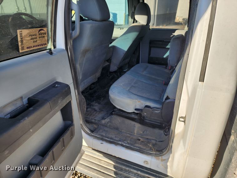 image for item DM4807 2014 Ford F550 Super Duty  flatbed truck