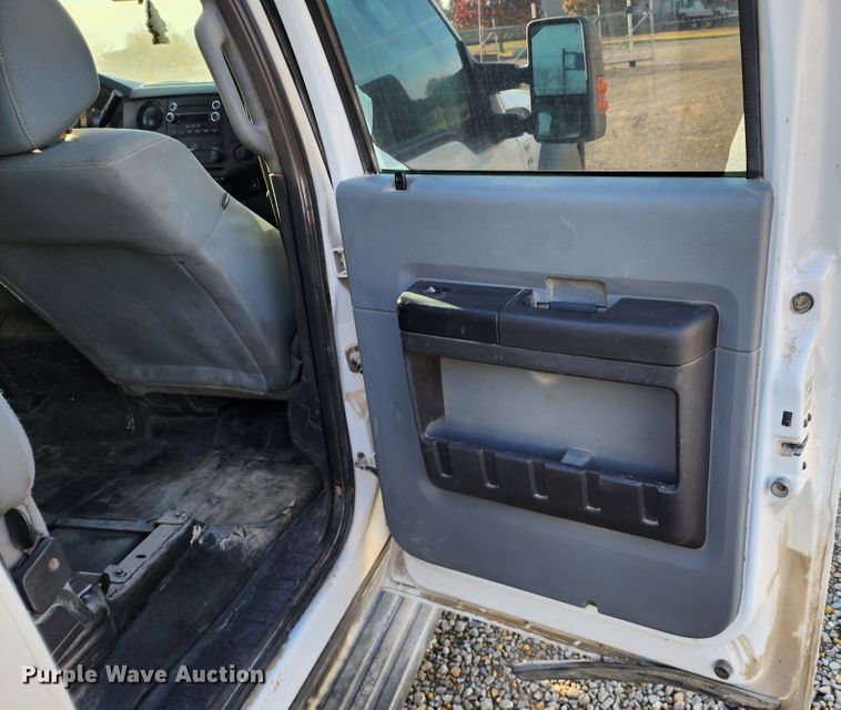 image for item DM4807 2014 Ford F550 Super Duty  flatbed truck