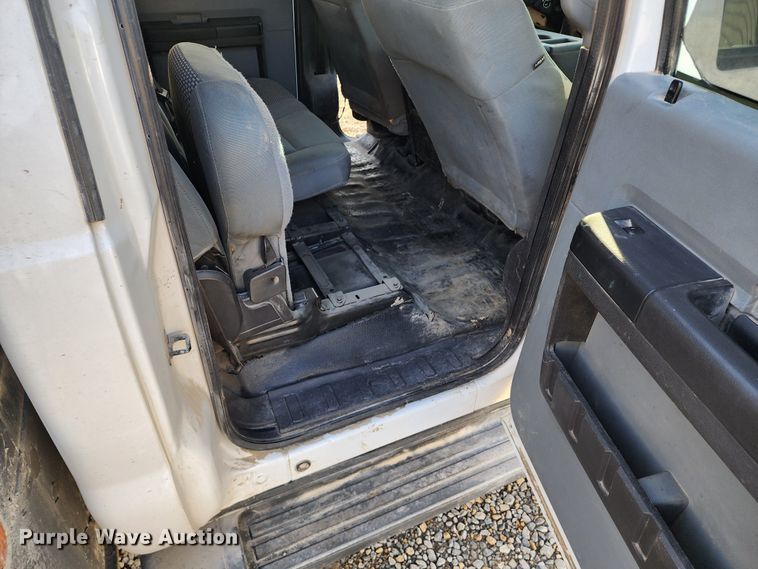 image for item DM4807 2014 Ford F550 Super Duty  flatbed truck