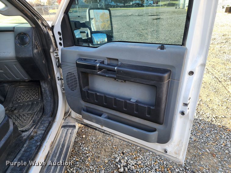 image for item DM4807 2014 Ford F550 Super Duty  flatbed truck