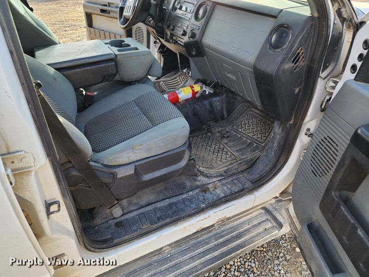 image for item DM4807 2014 Ford F550 Super Duty  flatbed truck