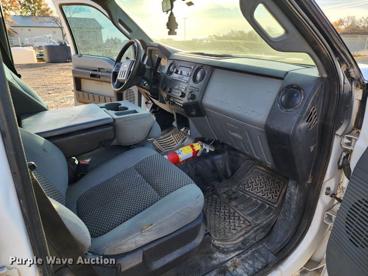 image for item DM4807 2014 Ford F550 Super Duty  flatbed truck