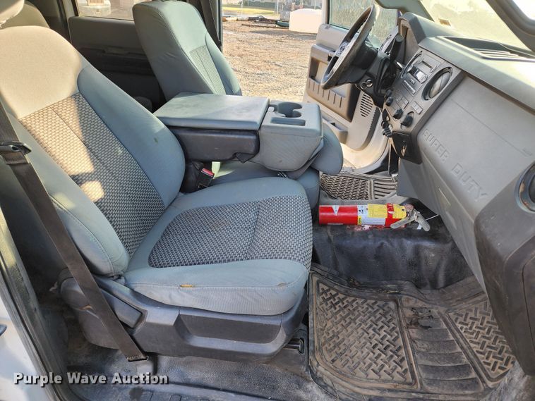 image for item DM4807 2014 Ford F550 Super Duty  flatbed truck