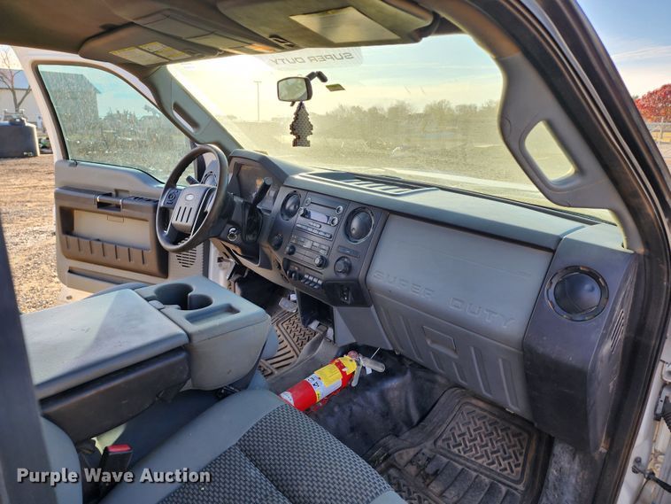 image for item DM4807 2014 Ford F550 Super Duty  flatbed truck