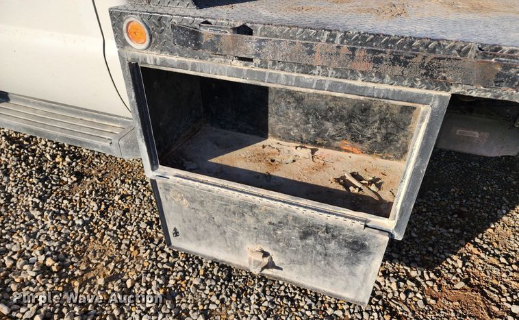 image for item DM4807 2014 Ford F550 Super Duty  flatbed truck