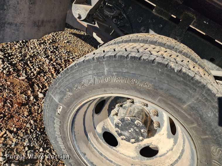 image for item DM4807 2014 Ford F550 Super Duty  flatbed truck