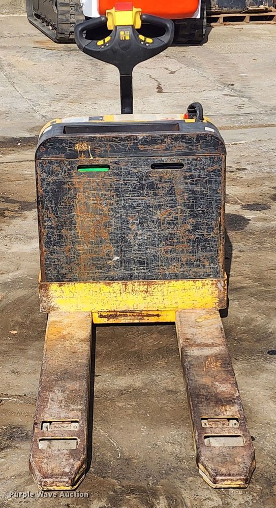 image for item DM4844 Hyster W40Z  pallet jack