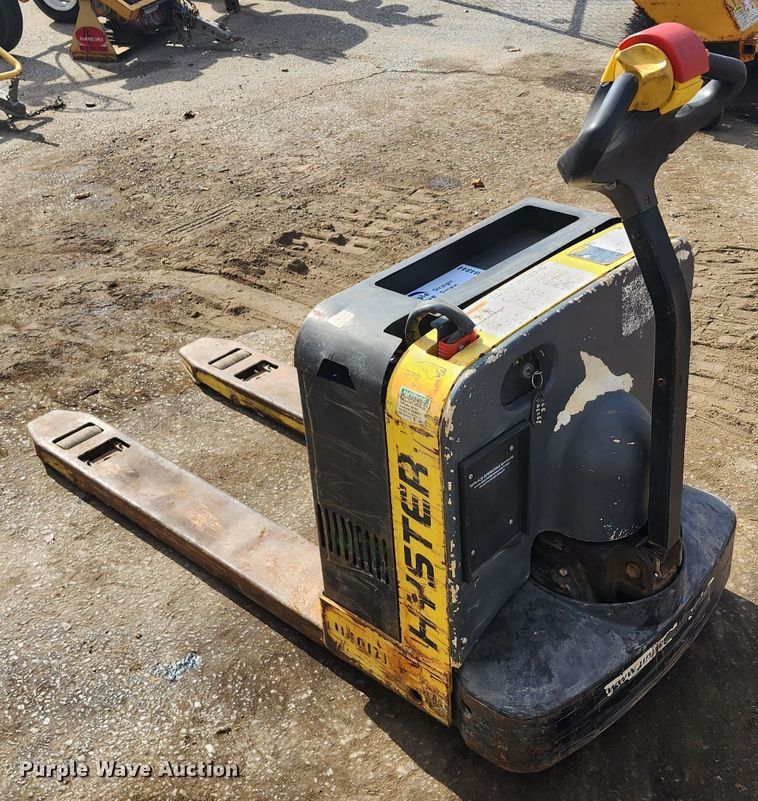 image for item DM4844 Hyster W40Z  pallet jack
