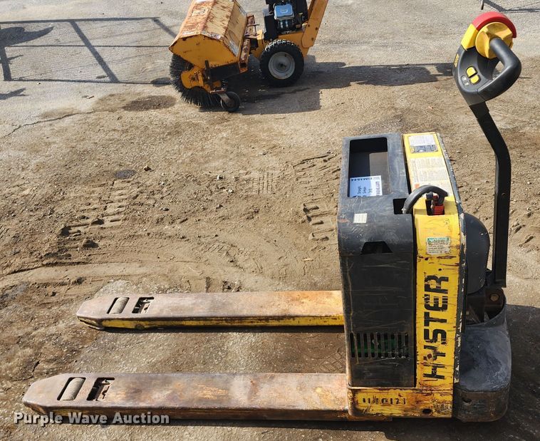 image for item DM4844 Hyster W40Z  pallet jack