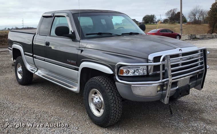 image for item DM4865 2002 Dodge Ram 2500  Quad Cab pickup truck