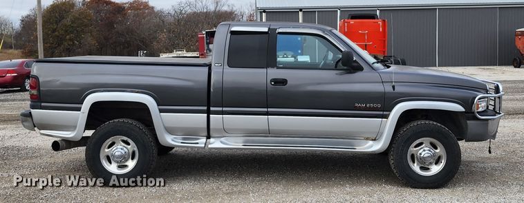 image for item DM4865 2002 Dodge Ram 2500  Quad Cab pickup truck