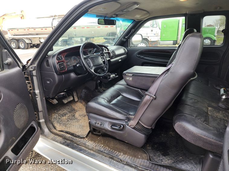 image for item DM4865 2002 Dodge Ram 2500  Quad Cab pickup truck