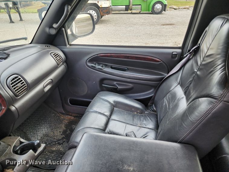 image for item DM4865 2002 Dodge Ram 2500  Quad Cab pickup truck