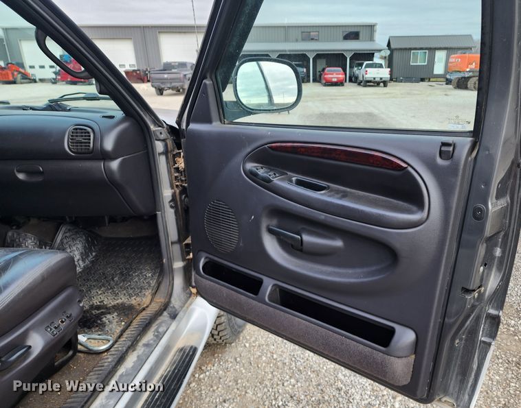 image for item DM4865 2002 Dodge Ram 2500  Quad Cab pickup truck